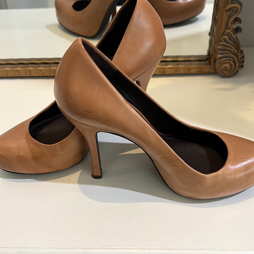 Vera Wang Camel Pumps - Picture 4 of 6